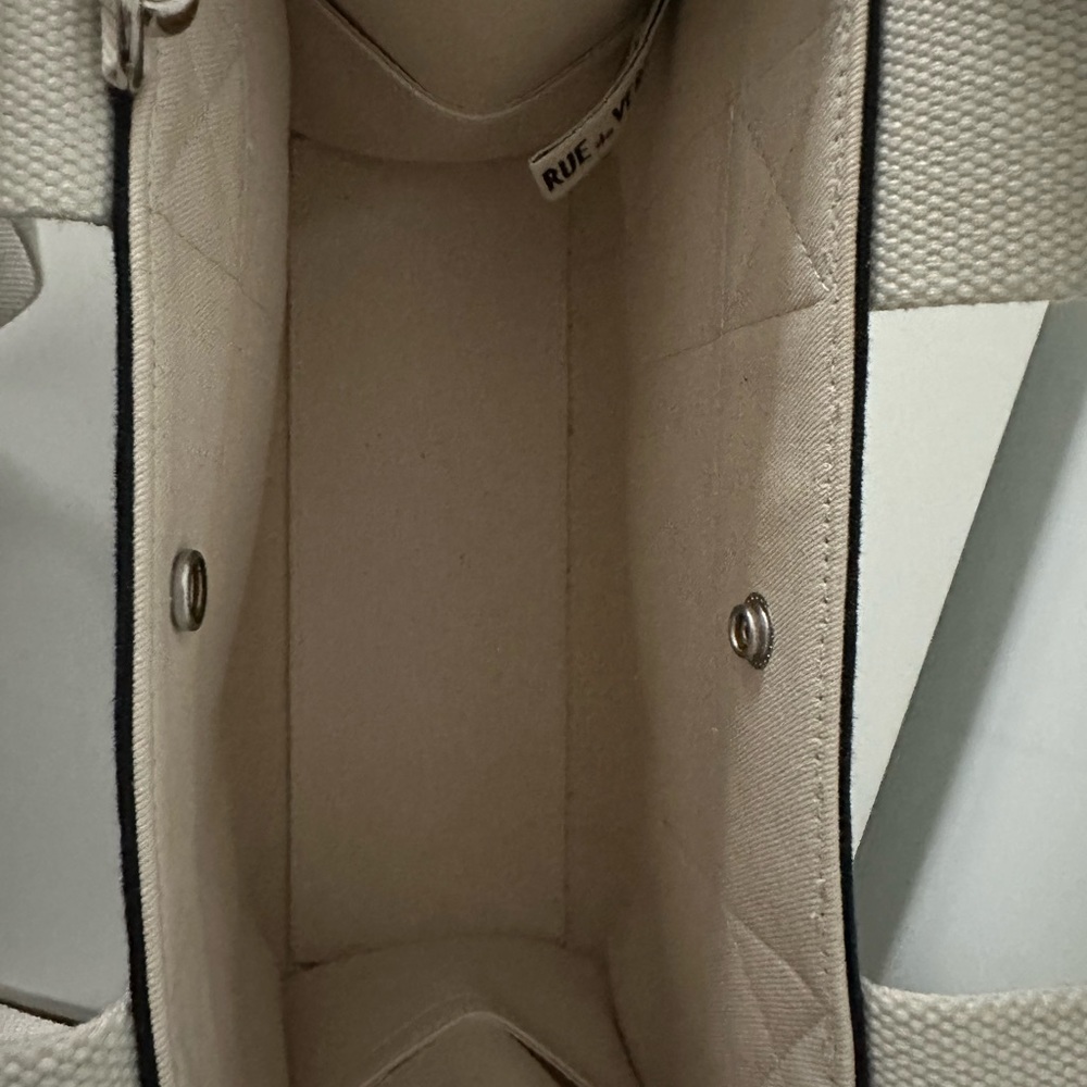 Stylish Black and White Tote Bag - Picture 8 of 17